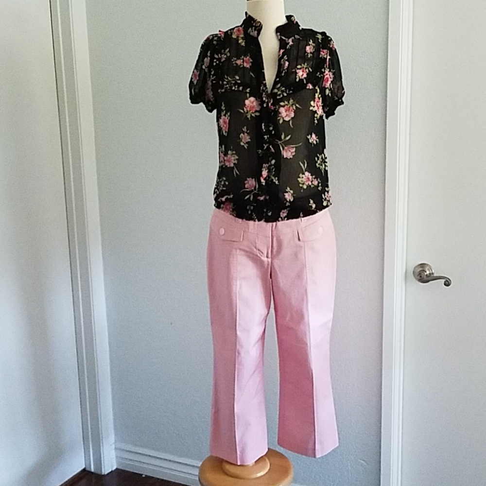 Adorable Spring Outfit- romantic black floral top w pink cropped pants